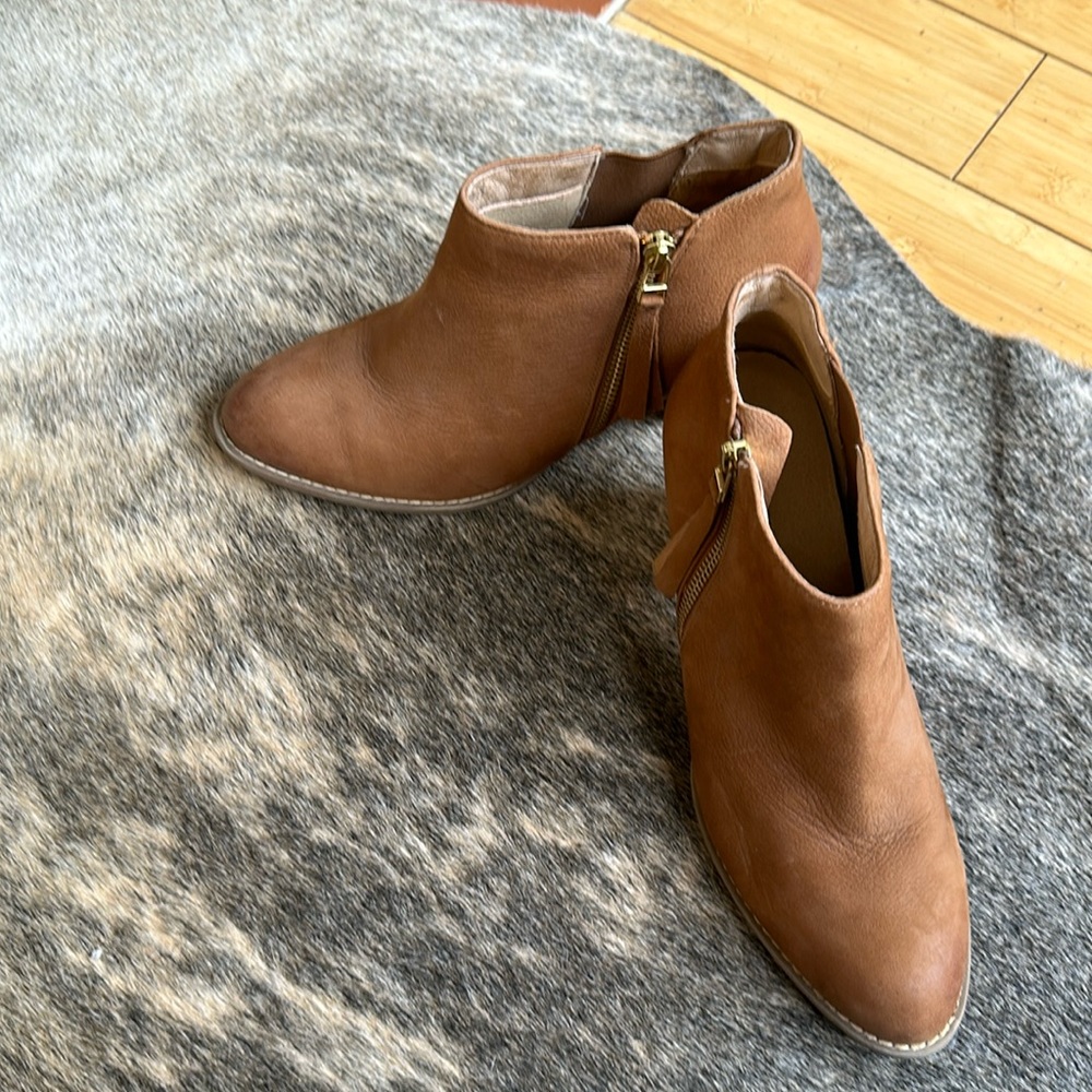 Vionic Saddle Tan Booties